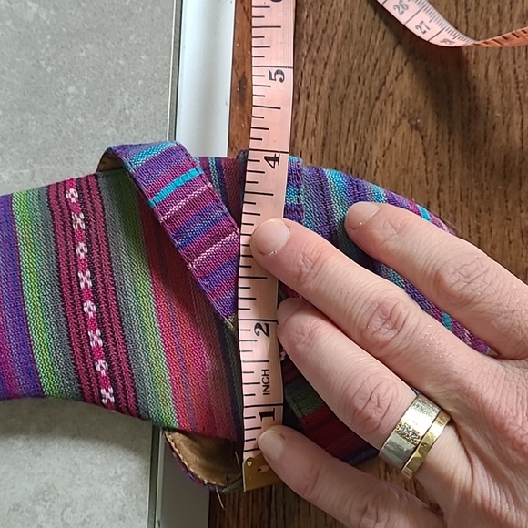 TOMS Woven Sandals - Picture 10 of 10